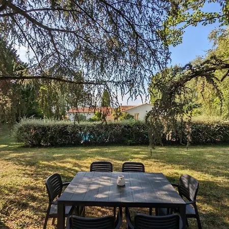 Avec Piscine Et Terrain De Tennis *