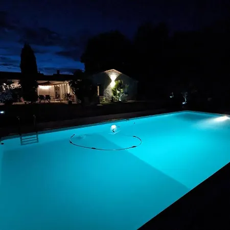 Avec Piscine Et Terrain De Tennis Villa Saintes