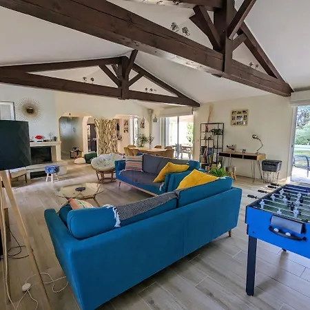 Villa Avec Piscine Et Terrain De Tennis