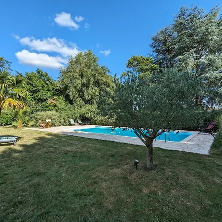 Villa Avec Piscine Et Terrain De Tennis *