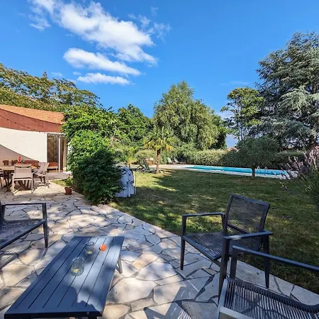 Avec Piscine Et Terrain De Tennis