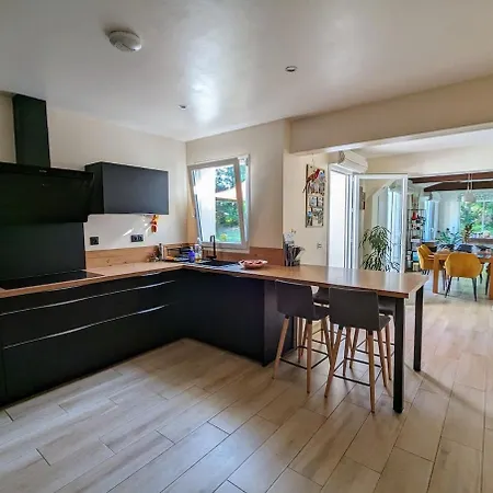 Villa Avec Piscine Et Terrain De Tennis