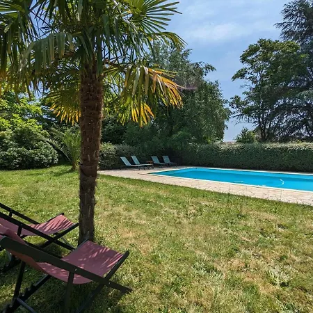 Avec Piscine Et Terrain De Tennis Villa