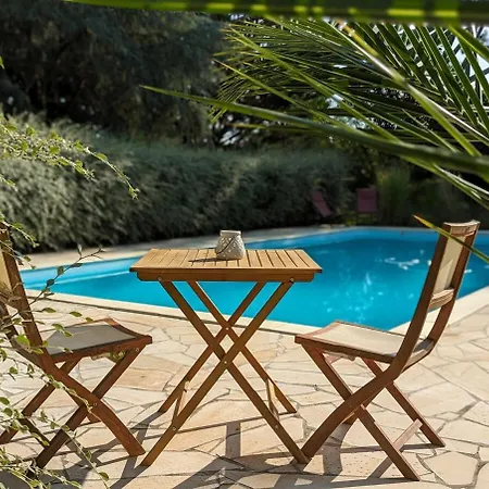 Avec Piscine Et Terrain De Tennis Villa Saintes